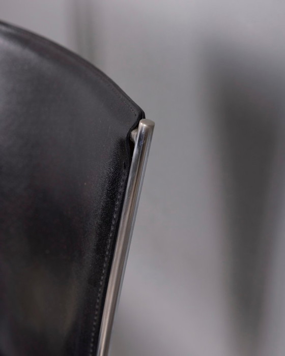 Image 1 of Een paar vintage leren stoelen uit de jaren 90, ontworpen door Segis Italia.