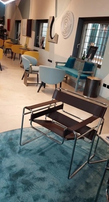 Image 1 of Knoll Wassily B3 2 Fauteuils en cuir marron tabac neufs et inutilisés Par Marcel Breuer