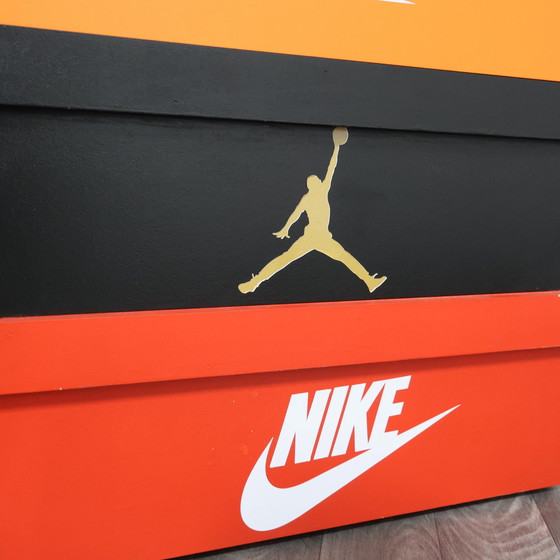 Image 1 of Scarpiera Sneakers A Forma Di Scatole Design Anni 2000