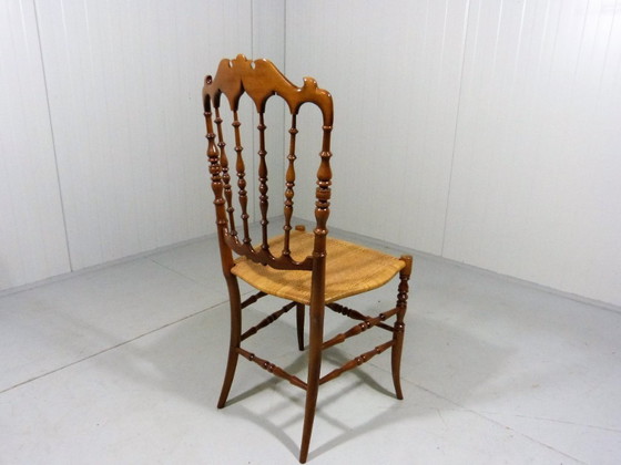 Image 1 of Silla Chiavari de madera con asiento tejido, década de 1960.