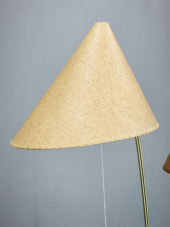 Image 1 of Lampadaire tchèque-japonais des années 1960 avec deux abat-jour en papier faits main