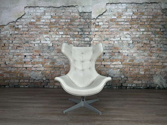 Image 1 of Poltrona Frau Regina Swivel Chair