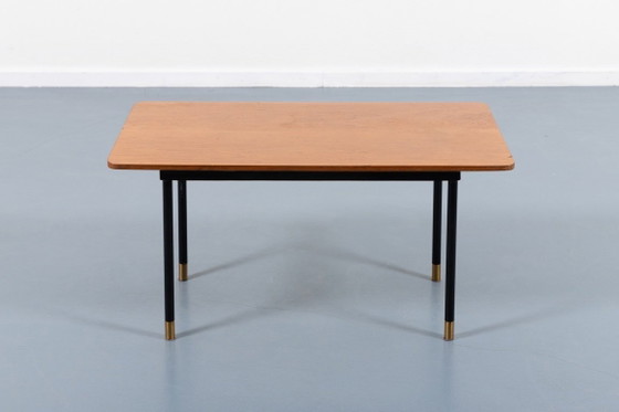 Image 1 of Italiaanse bijzettafel/salontafel uit de jaren 50 in de stijl van het mid-century modern.