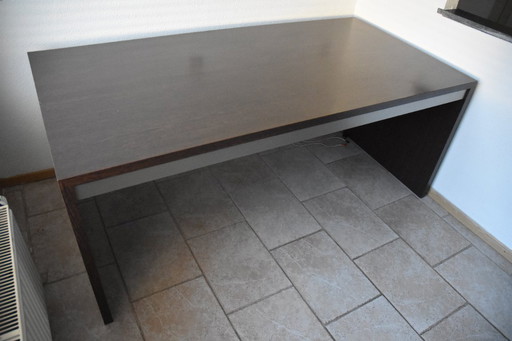 Scrivania/tavolo robusto in legno e metallo