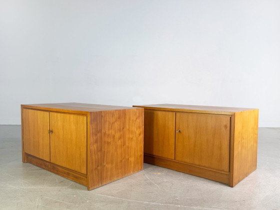 Image 1 of 2x credenza originale del Medioevo WK Möbel cassettiera in noce