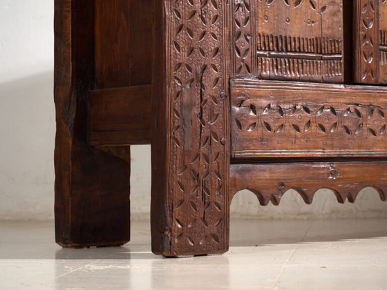 Credenza antica intagliata in legno di pino – Xinjiang, circa 1900 – Credenze con vetrina (photo 27 of 40)