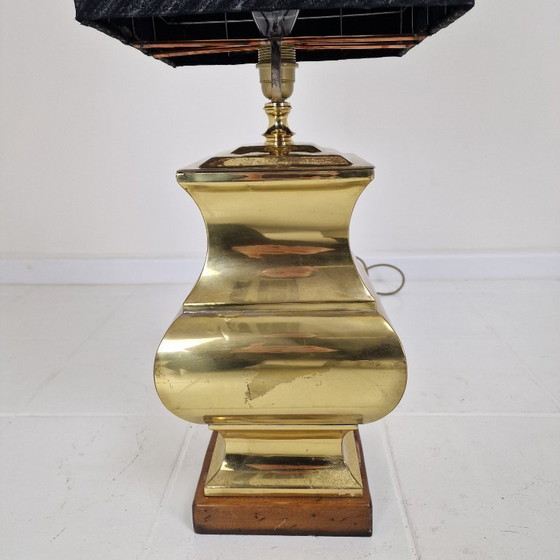 Image 1 of Paar grote Italiaanse Regency stijl tafellampen - Messing en hout met zwarte kappen