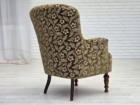 Image 1 of Poltrona danese, anni '50, rivestimento in velluto verde, gambe in legno di frassino.