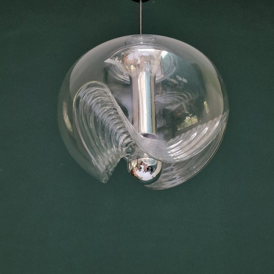Image 1 of Vintage Space Age hanglamp – Peill & Putzler “Wave” / “Futura” – 1970s Duitsland – Glas en Metaal – Ø 32 cm. Space Age Design.