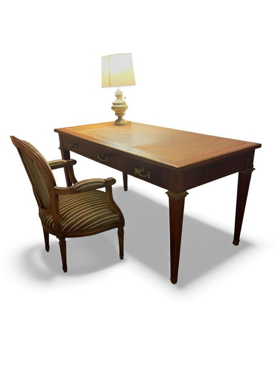 Image 1 of Flacher Schreibtisch aus Mahagoni im Stil Louis XVI., Lederplatte und Bronzeverzierungen