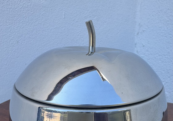 Image 1 of Cubitera plateada con forma de manzana de los años 70