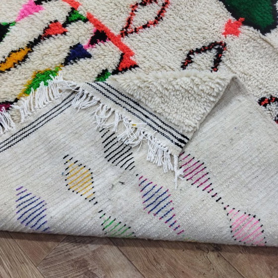 Image 1 of Alfombra bereber colorida – Alfombra marroquí hecha a mano con motivos simbólicos (240 × 150 cm)