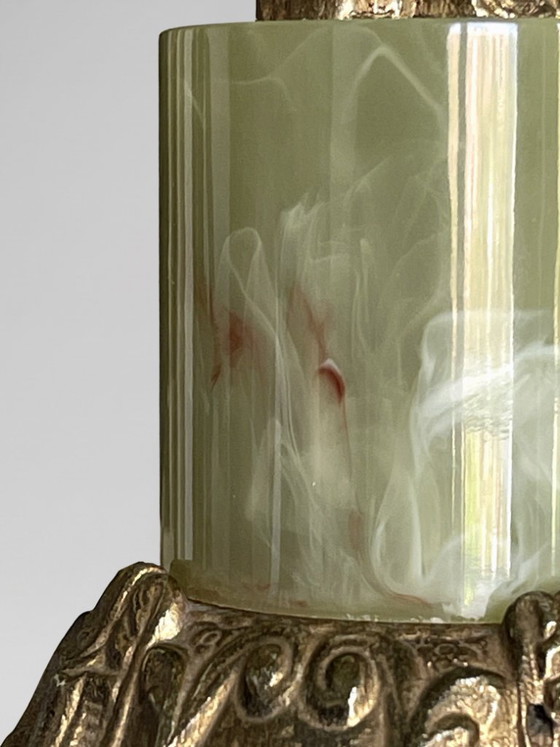 Image 1 of Lampe de table style Louis XVI au putto en métal doré et base effet onyx – 48 cm