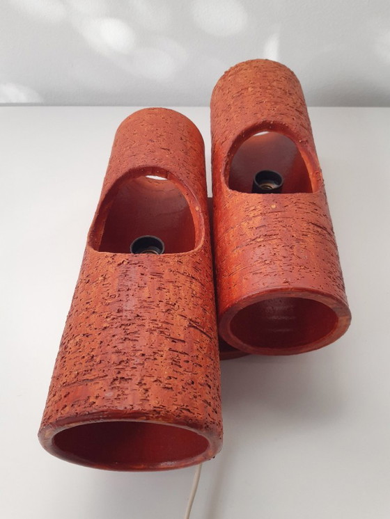 Image 1 of Keramieken vintage wandlamp met twee cilinders, chamotte klei, oranje brutalist aardewerken mcm lamp