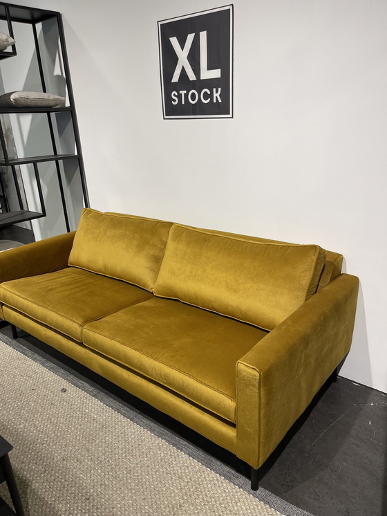 Image 1 of Divano XL Stock in velluto giallo