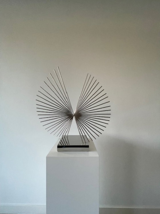 Image 1 of Scultura futuristica in filo di cromo: oggetto astratto modernista