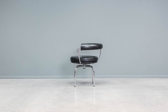 Image 1 of Sgabello LC7 di Corbusier