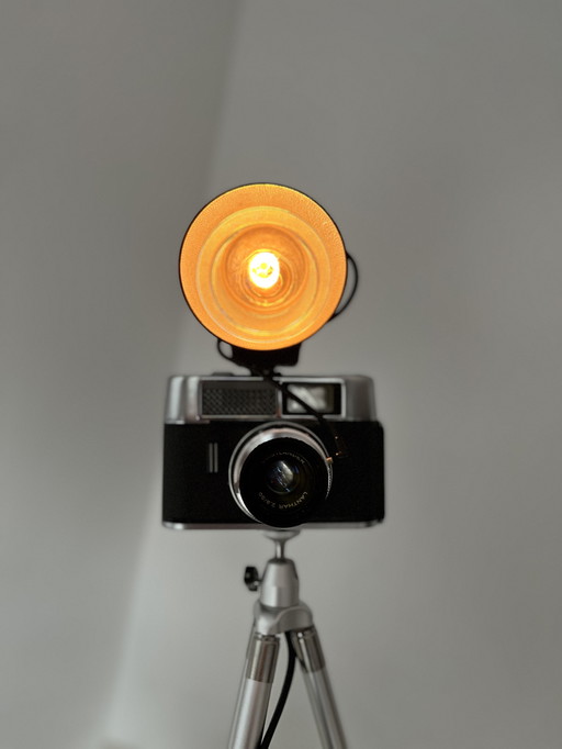 Unieke lamp gemaakt van retro Voigtländer camera 