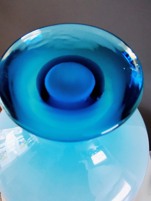 Verre Empoli Italie Toscane, années 1960, vase bleu clair