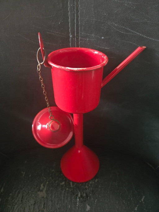 Red "snotje" or small oil lamp, made by Neerlandia. Height: 30 cm.