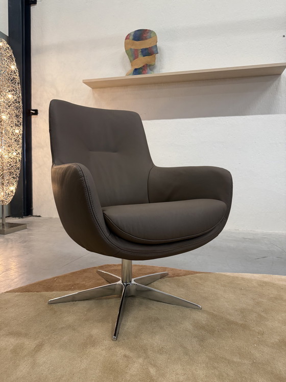 Image 1 of Poltrona girevole Gealux Coral in pelle color tortora