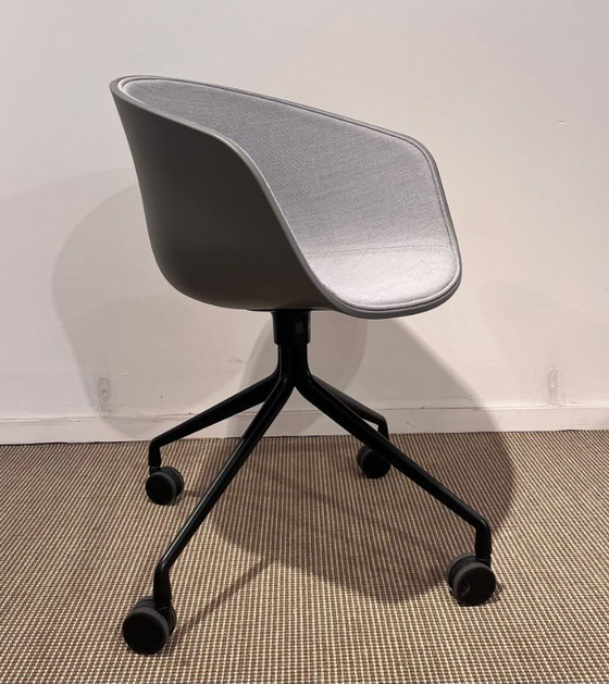 Image 1 of HAY AAC 24 office chair