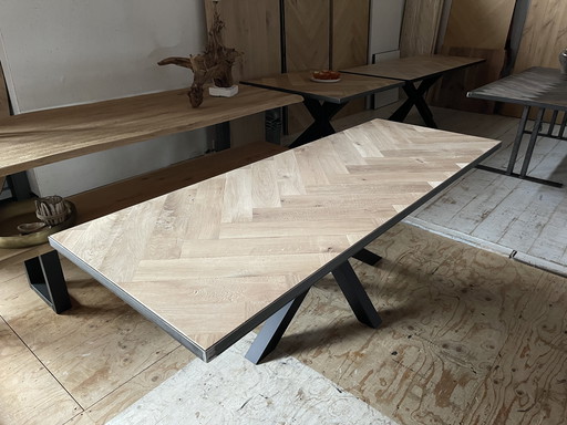 Tavolo da pranzo a spina di pesce in rovere vintage rustico