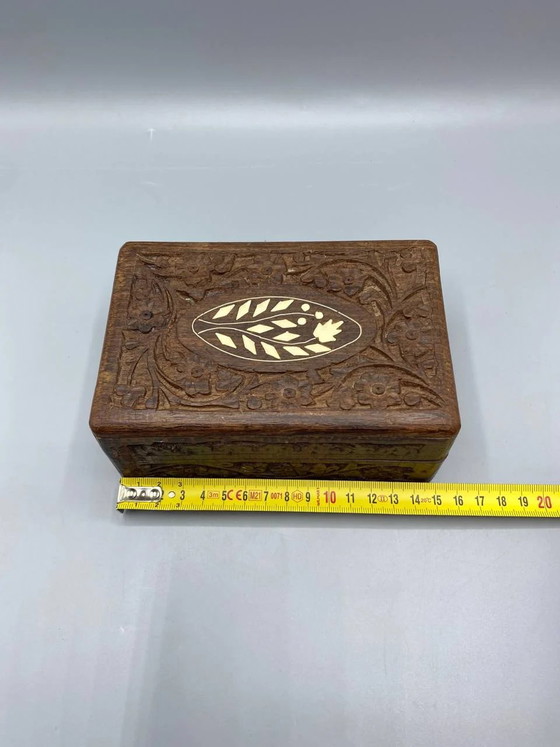Carved Sheesham Wood Jewelry Box, Oval Bone Inlay Medallion, Blue Velvet Interior, Kashmir, 1960s-1980s (photo 5 of 7)
