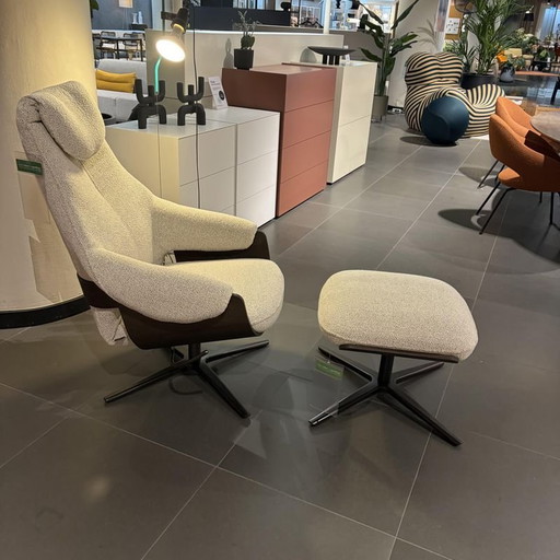 Leolux Cream fauteuil met poef Mondo