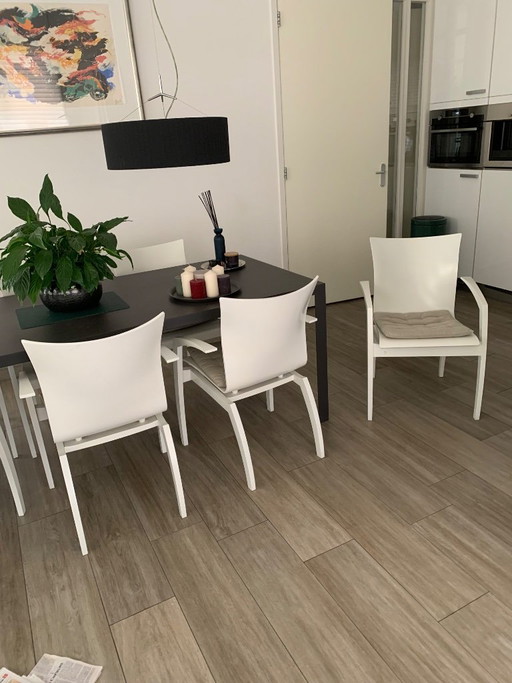 8 chaises de salle à manger Leolux au design suédois