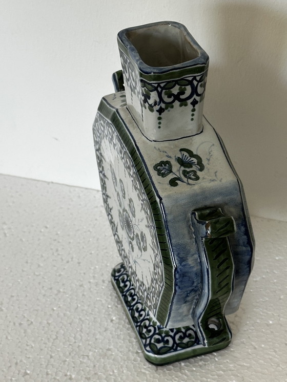 Image 1 of Vaso ottagonale, fine XIX secolo, in stile Delft - marchio non identificato