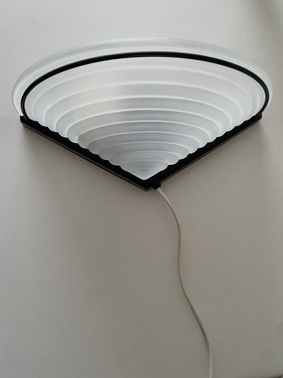 Image 1 of Lampada da parete in vetro e metallo in stile postmoderno/Memphis di Massive, vintage, circa 1980.