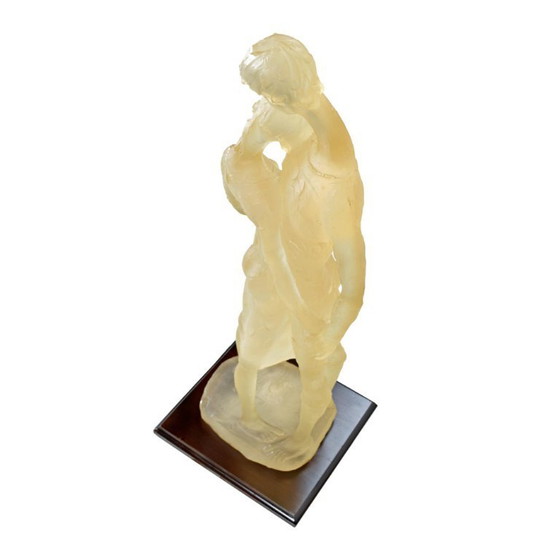 Image 1 of Scultura in resina firmata in stile René Lalique raffigurante due amanti, alta 81 cm