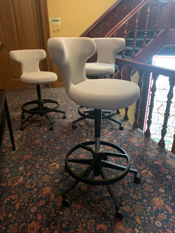 Image 1 of 4x Vitra Pivot Barhocker, hellgrau