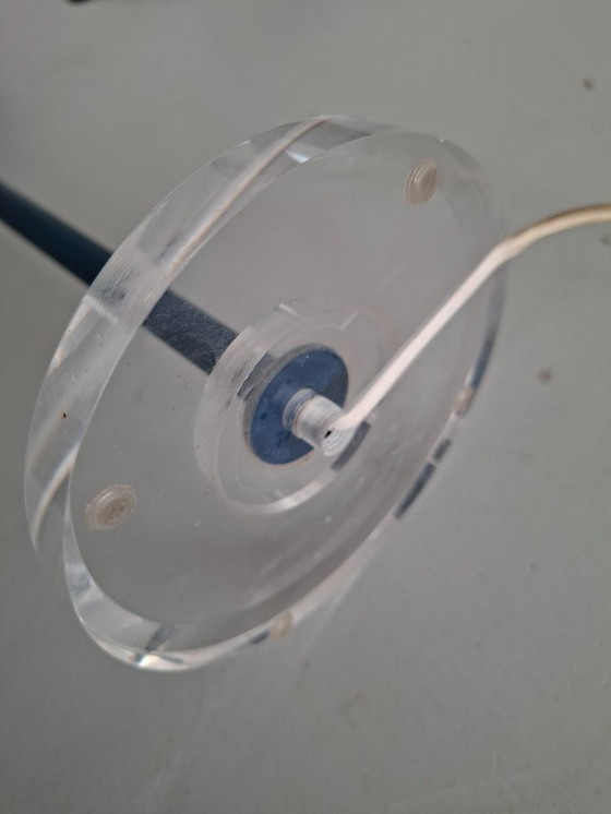 Image 1 of Lampe de table au design vintage avec base en plexiglas – métal bleu – style années 80/90
