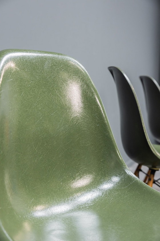 Image 1 of Eames DSW Forest groene glasvezelstoelen, 4 stuks