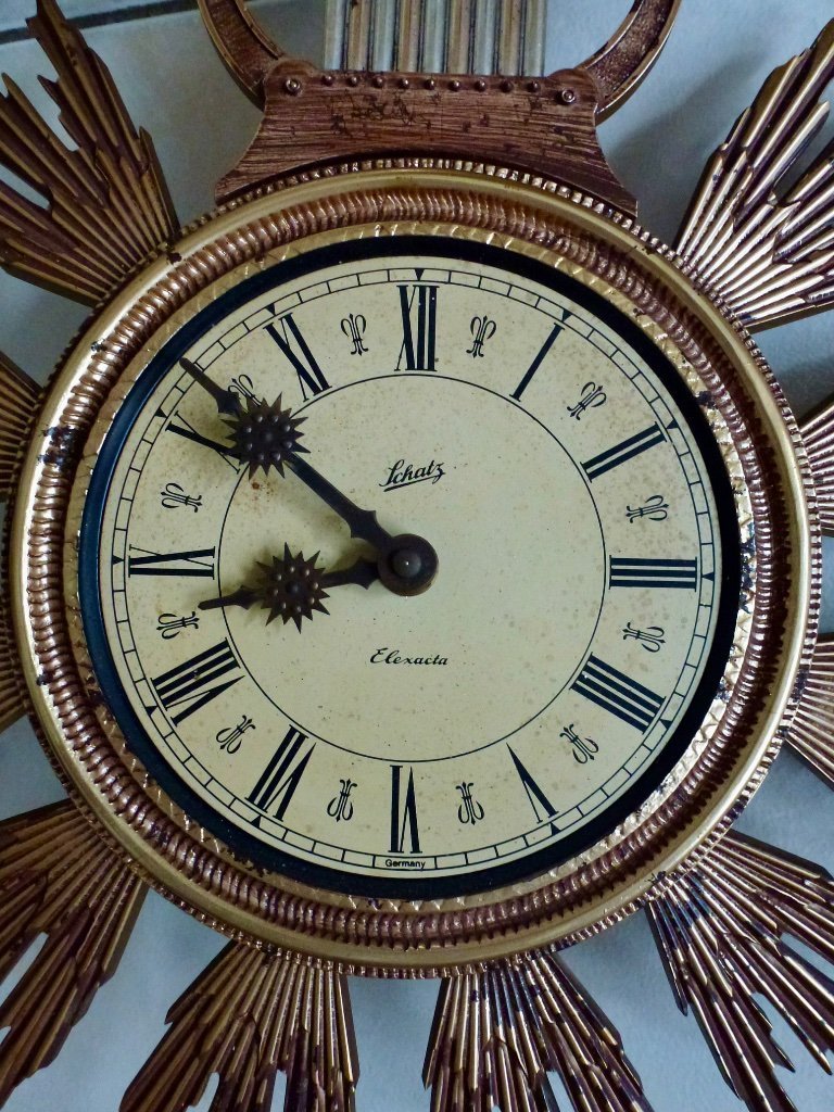 A vintage Schatz Elexacta sundial from the 1960s. | €50 | Whoppah