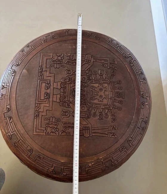 Image 1 of Pouf ethnique vintage en cuir de harnais avec relief inspiré de l'époque maya