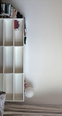 Zelf gemaakte witte open kast 