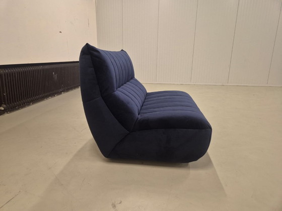 Image 1 of 50% DE DESCUENTO EN LA SALA DE EXPOSICIÓN - Sofá de dos plazas Mirella - Terciopelo - Azul