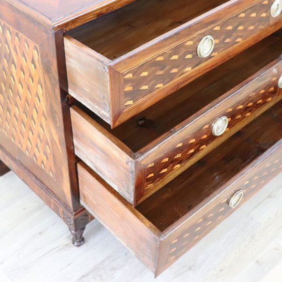Elegante Antike Kommoden Aus Nussbaumholz Intarsien, Restauriert, Italien 18. Jahrhundert – Wood (photo 10 of 17)