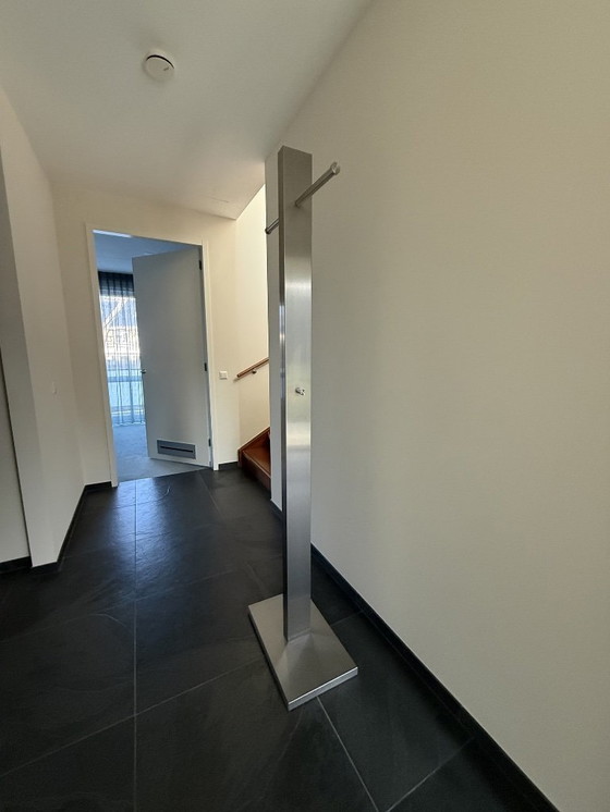 Image 1 of Porte-manteau autonome Cascando avec cintres