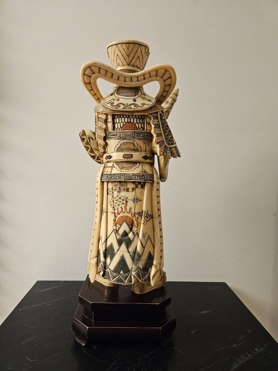 Image 1 of Beeld van Chinese Mo Li Hong Heavenly King, polychroom en scrimshaw gedecoreerd, met houten kern, eerste helft 20e eeuw
