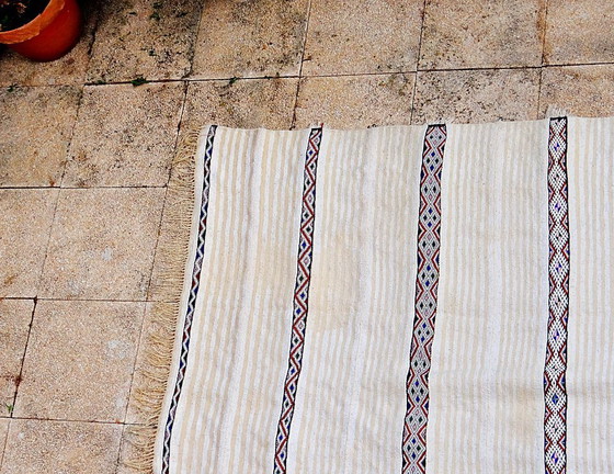 Image 1 of Marokkanischer Berberteppich handira 260x130 cm wendbar aus Wolle und Pailletten