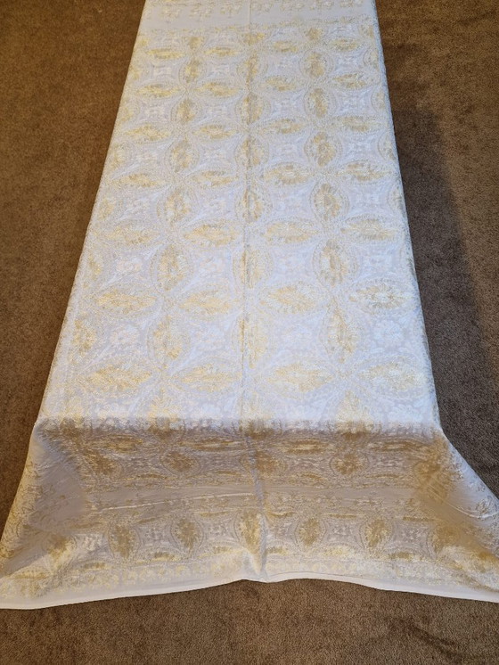 Image 1 of Nappe avec 8 serviettes (brodées à la main)
