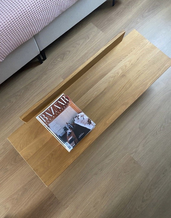 Banc oblique Ferm Living en chêne – Wood (photo 3 of 6)