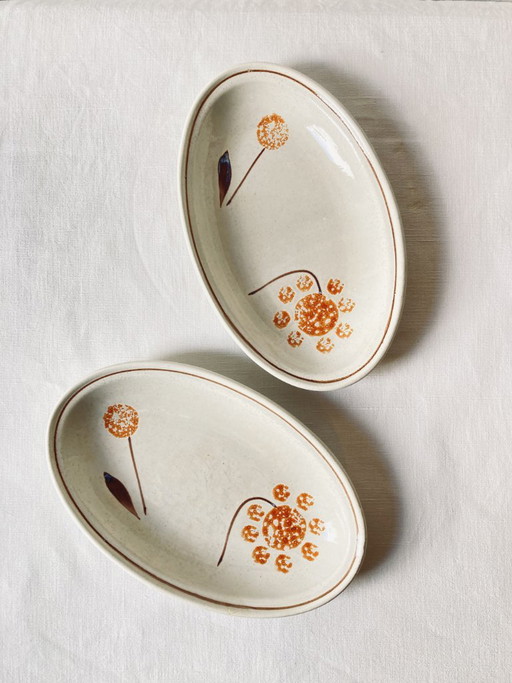 Paar vintage Sarreguemines aardewerk raviers, handgeschilderd bloemendecor, jaren 70