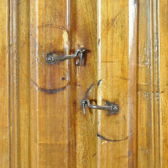 Image 1 of Cabinet en châtaignier espagnol, vers 1800