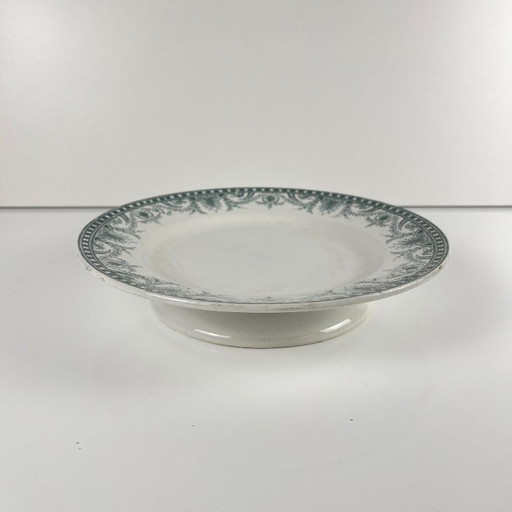 Plato de presentación con pie, de loza, modelo "Wilbur", Moulins des loups, finales del siglo XIX - principios del siglo XX.