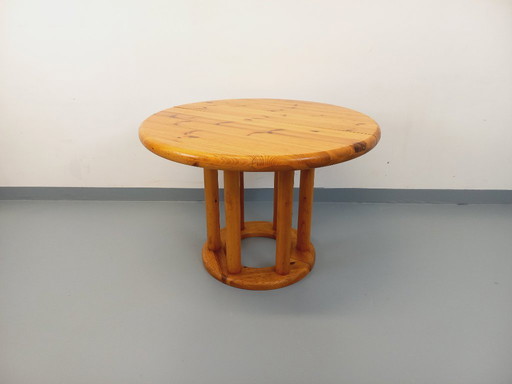 Vintage Scandinavian round dining table by Rainer Daumiller in pine from the 1960s/70s with extensions
